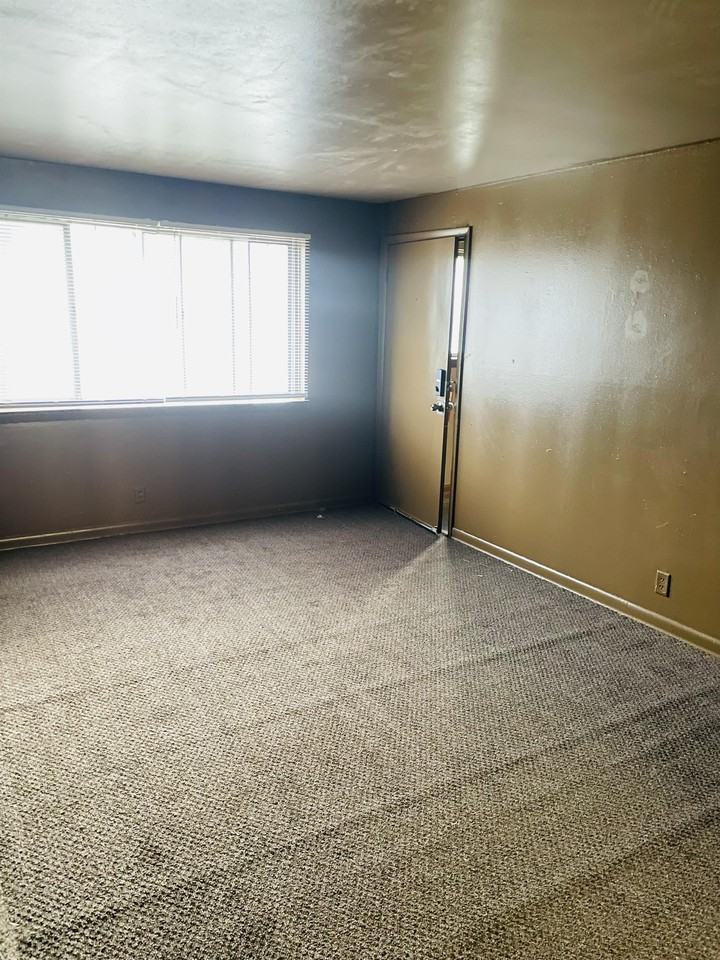 8736 W Carmen Ave #4 - Photo 3 of 9