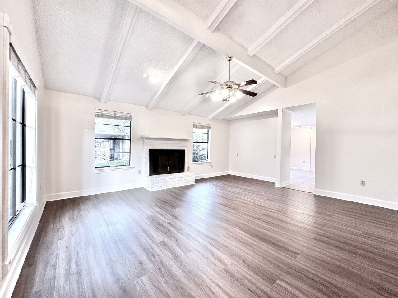 1124 Knollhaven Drive - Photo 4 of 38