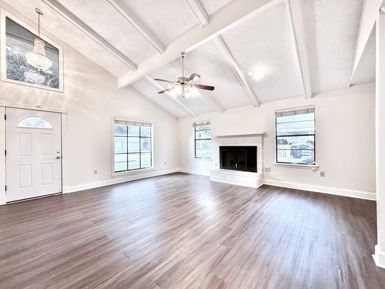 1124 Knollhaven Drive - Photo 5 of 38