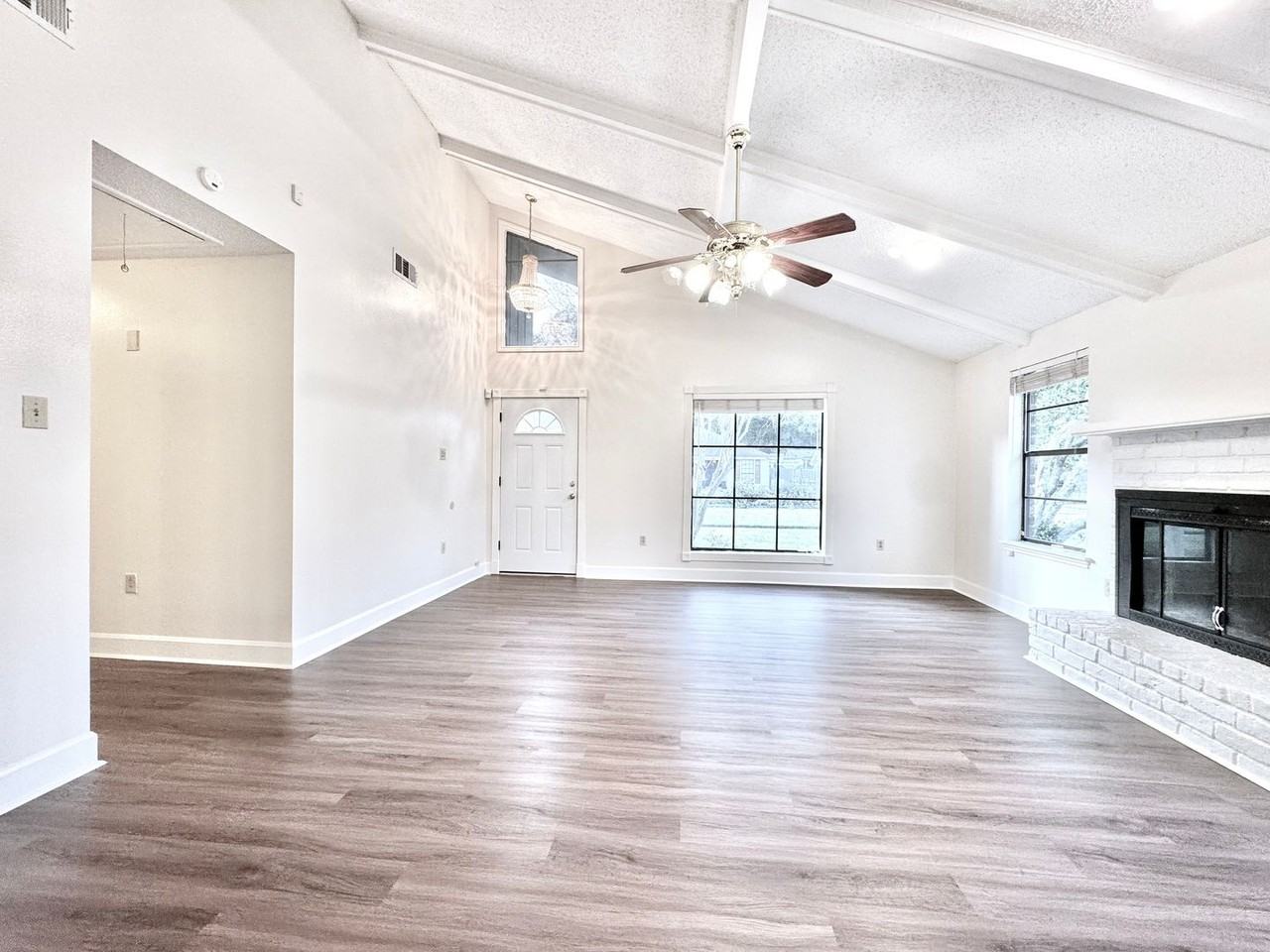 1124 Knollhaven Drive - Photo 6 of 38