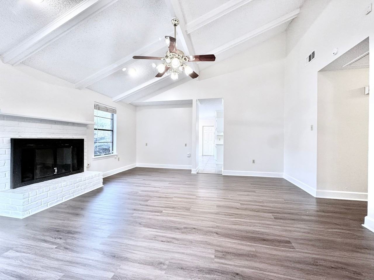 1124 Knollhaven Drive - Photo 7 of 38