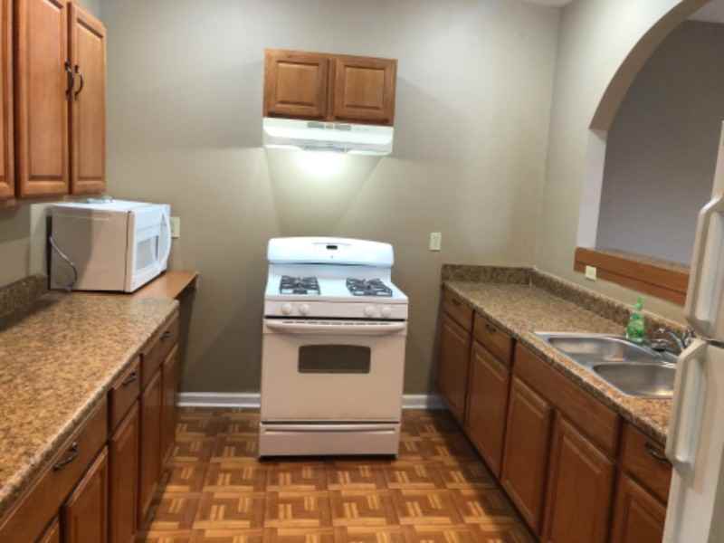 1102 College St - Photo 4 of 15