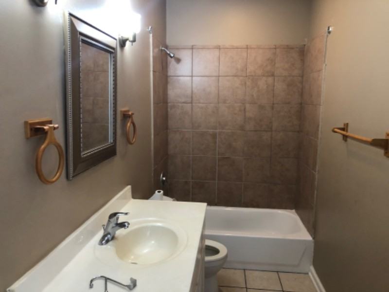 1102 College St - Photo 6 of 15