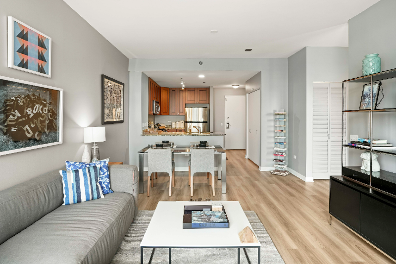 752 South Clark Street - Photo 3 of 16