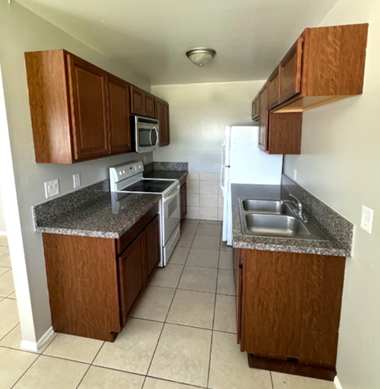 2188 Arden St - Photo 2 of 3