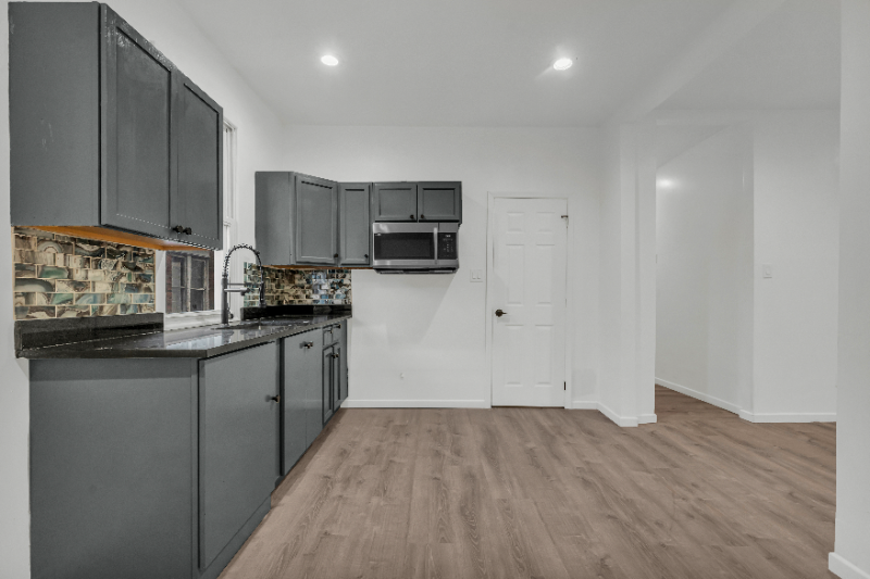 3353 Fullerton St - Photo 3 of 18