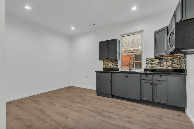 3353 Fullerton St - Photo 5 of 18