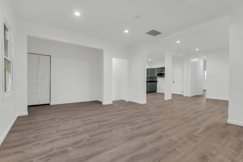 3353 Fullerton St - Photo 6 of 18