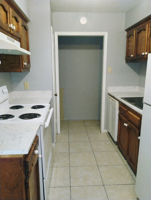 1045 Manson Dr #D - Photo 3 of 7