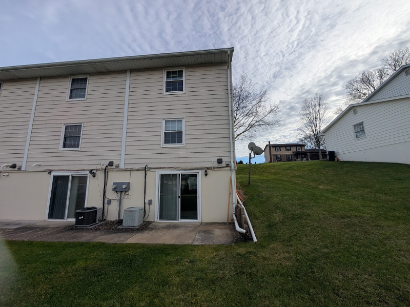 628 Peachview Lane - Photo 2 of 13