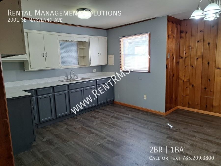 2001 Se Maryland Ave - Photo 3 of 20