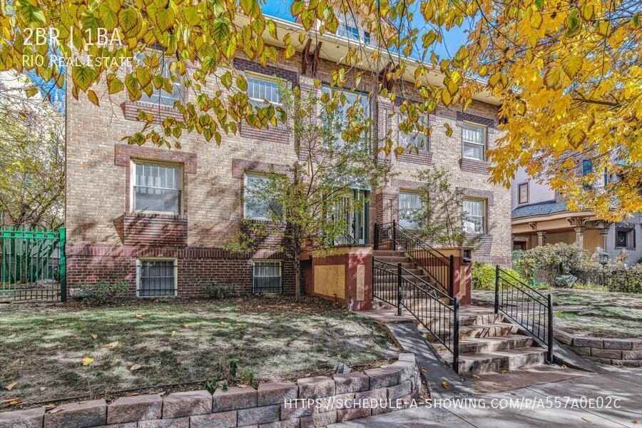 1030 N Pearl St #5 - Photo 3 of 12