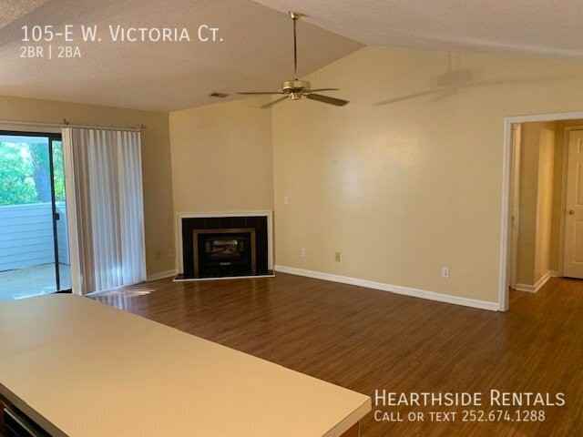 105 West Victoria Court - Photo 3 of 21