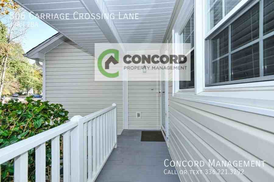 806 Carriage Crossing Ln - Photo 4 of 41