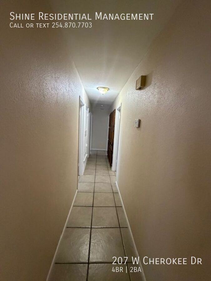 207 West Cherokee Drive - Photo 4 of 45