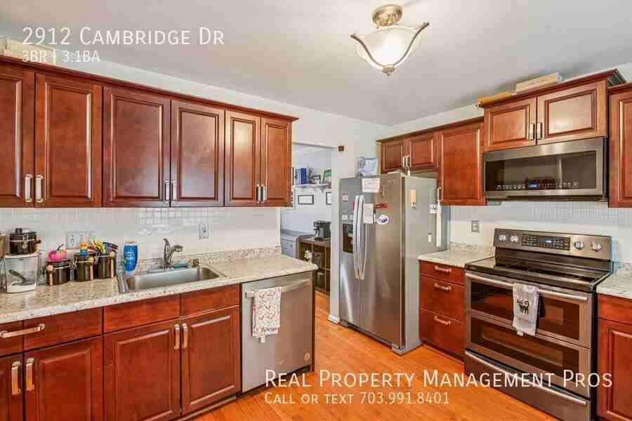 2912 Cambridge Dr - Photo 2 of 44