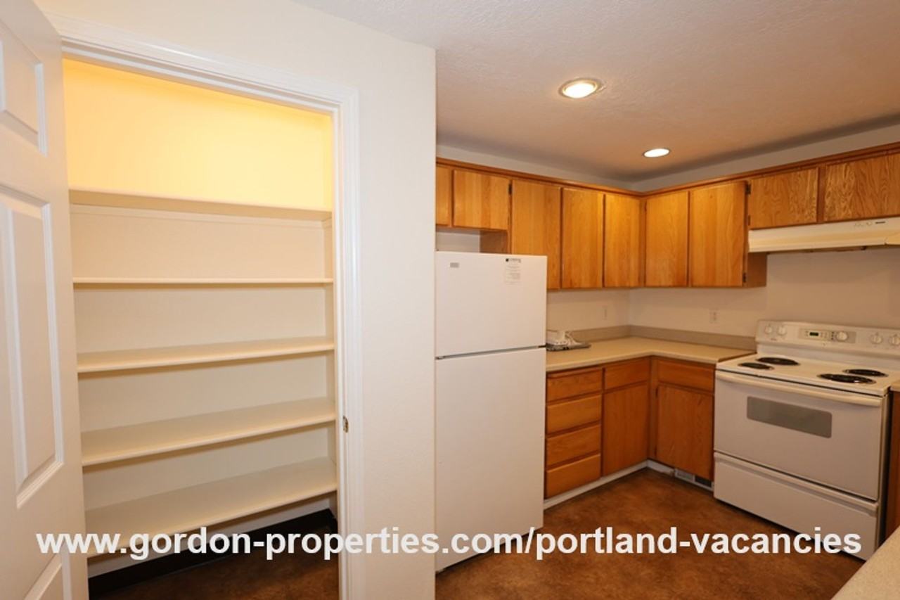 5254 Southeast 73rd Avenue - Photo 7 of 39