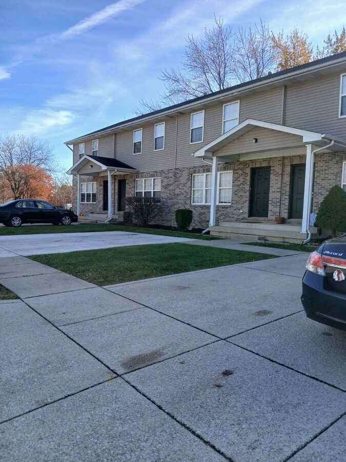 1806 Dainesway Drive - Photo 2 of 16