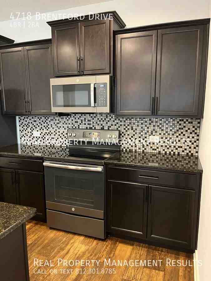 4718 Brentford Drive - Photo 4 of 25