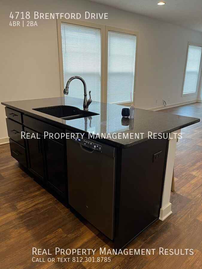 4718 Brentford Drive - Photo 6 of 25