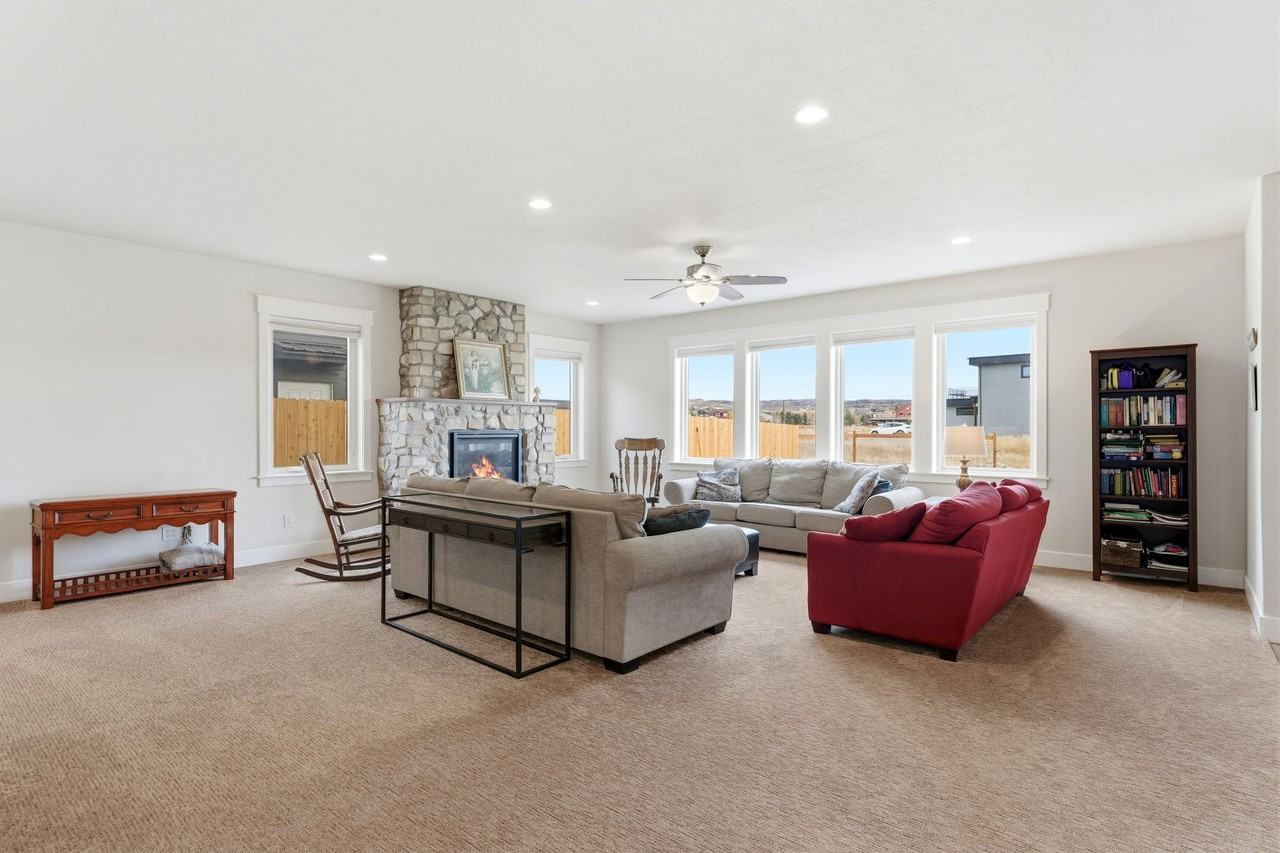 415 Earl St #NA - Photo 3 of 28