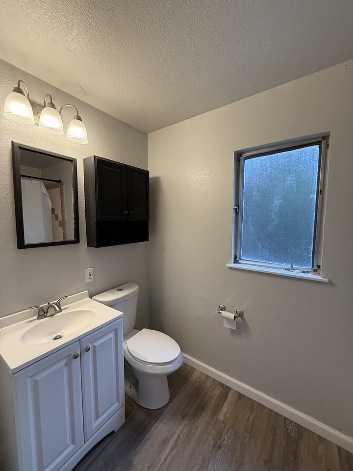 1627 D Street #11 - Photo 4 of 11