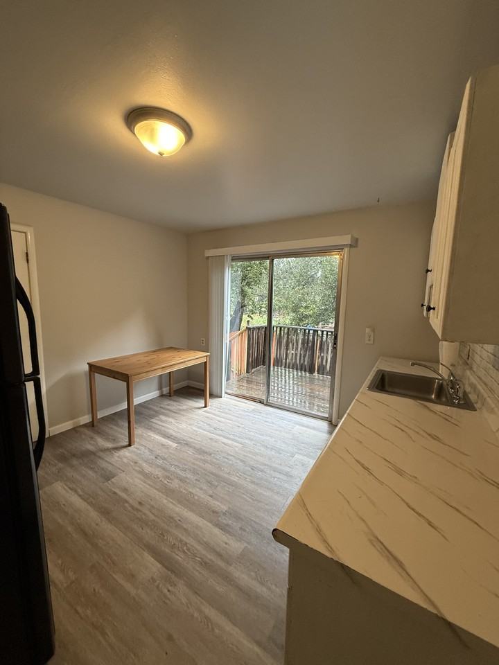 1627 D Street #11 - Photo 5 of 11