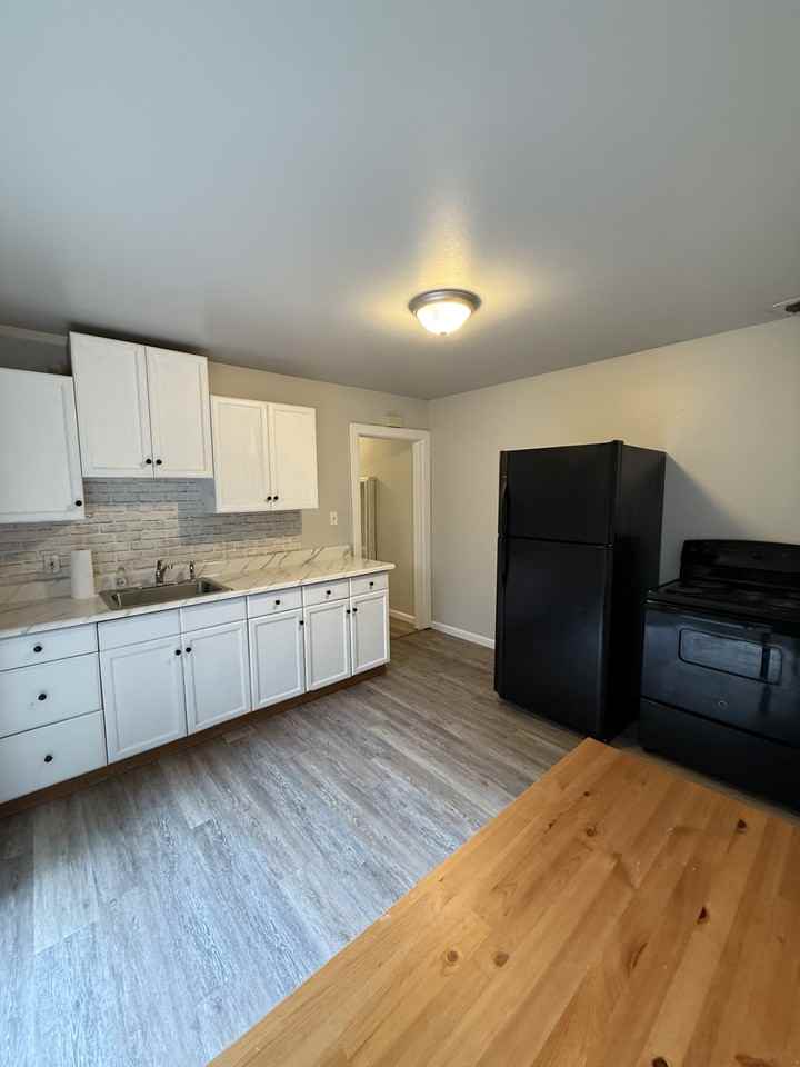 1627 D Street #11 - Photo 6 of 11