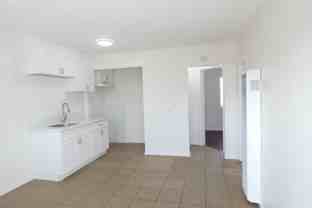 LB1749 - Photo 1 of 1