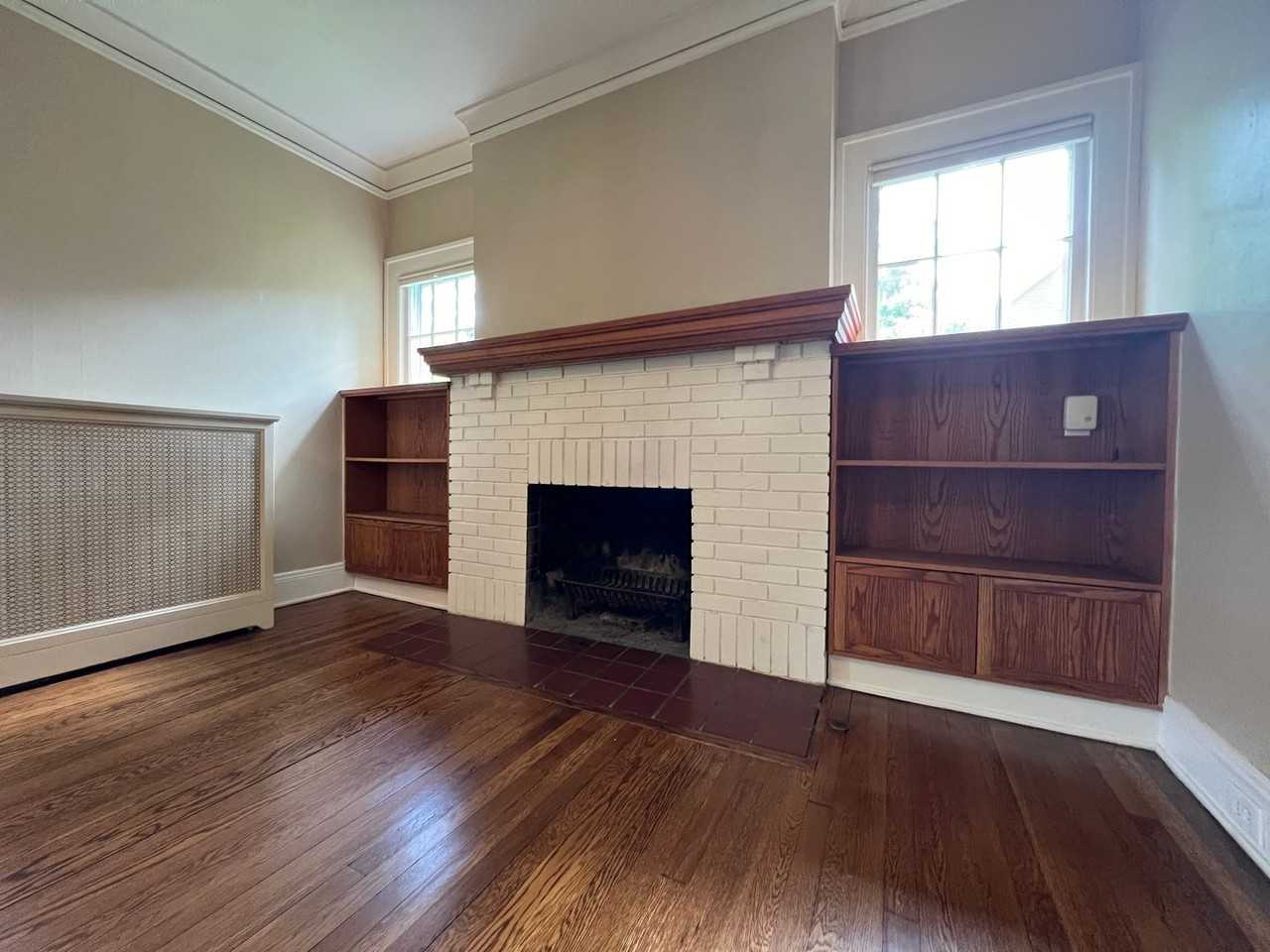 2425 Demington Dr - Photo 7 of 33