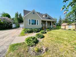 featured image of 44 West Chisholm Street