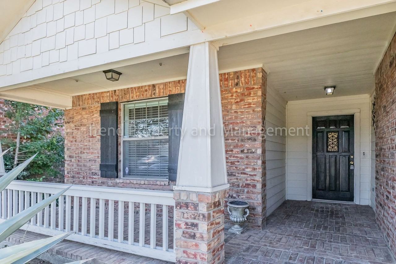 8054 Raleigh Dr - Photo 2 of 20