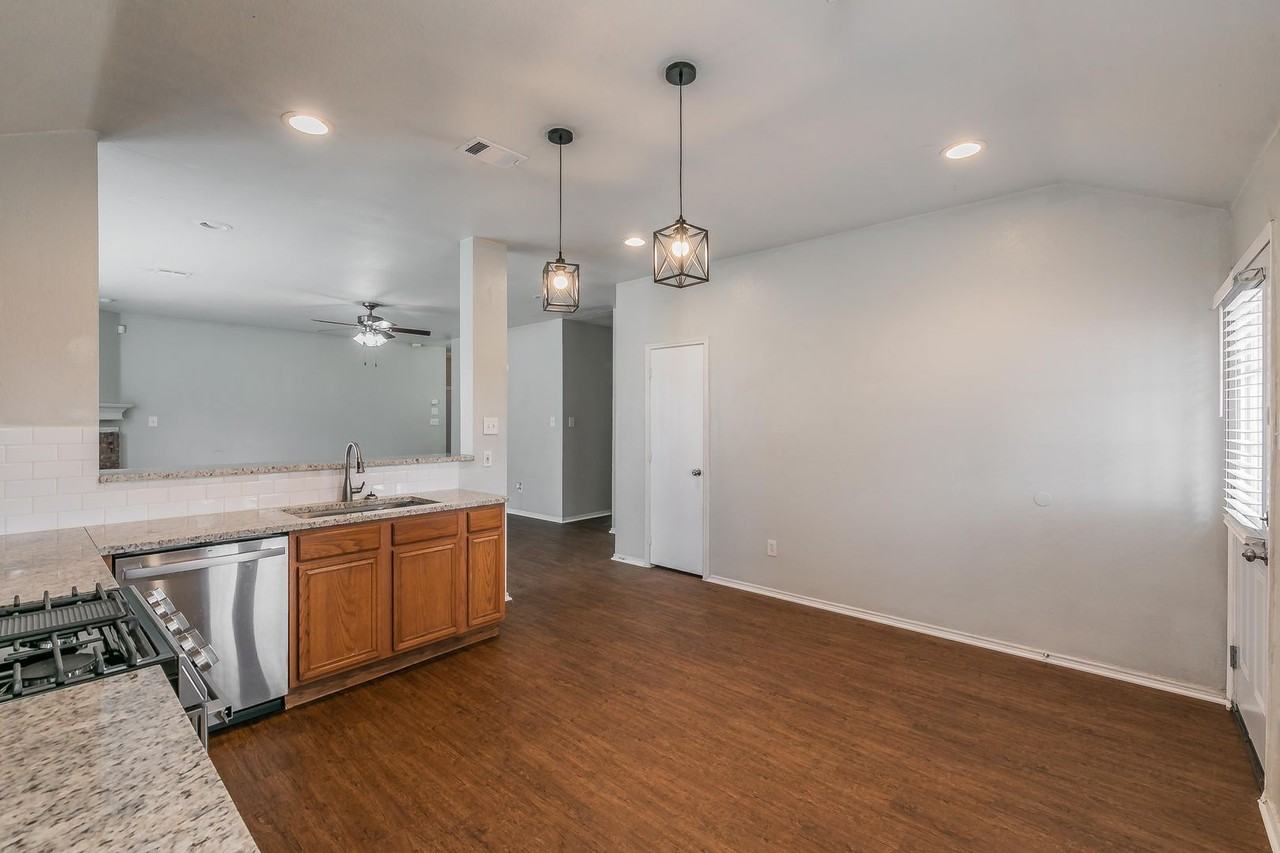 8054 Raleigh Dr - Photo 4 of 20