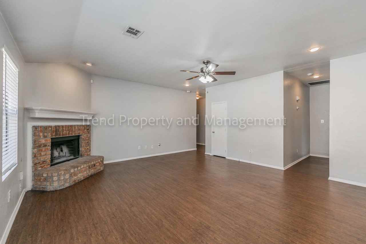 8054 Raleigh Dr - Photo 5 of 20