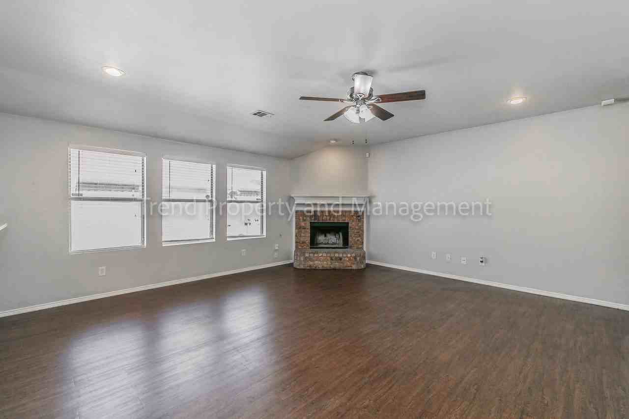 8054 Raleigh Dr - Photo 7 of 20