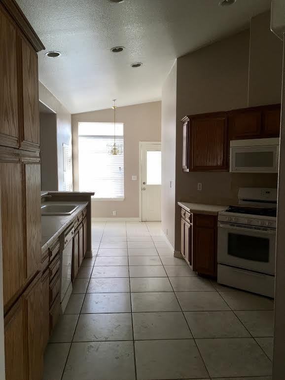 20562 Verde Vista Parkway - Photo 5 of 22