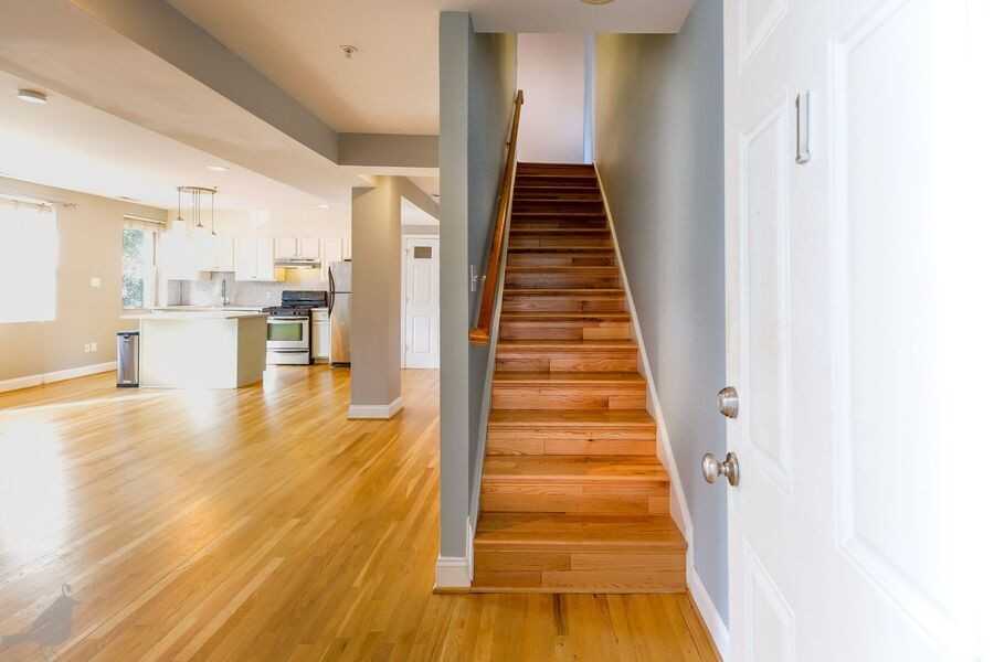 423 18th St Ne #1 - Photo 4 of 50