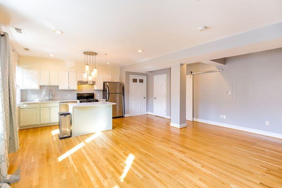 423 18th St Ne #1 - Photo 7 of 50