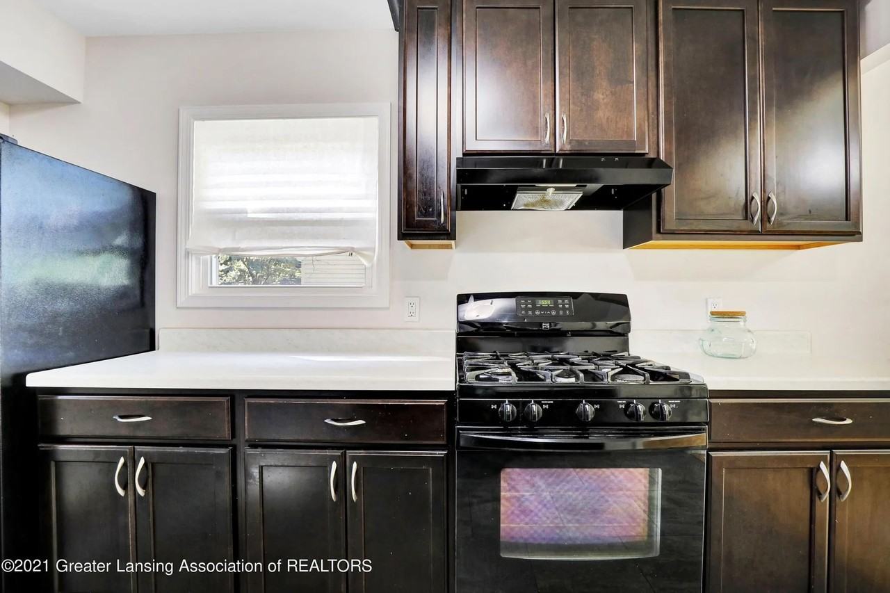 331 West Saginaw Street - Photo 5 of 49