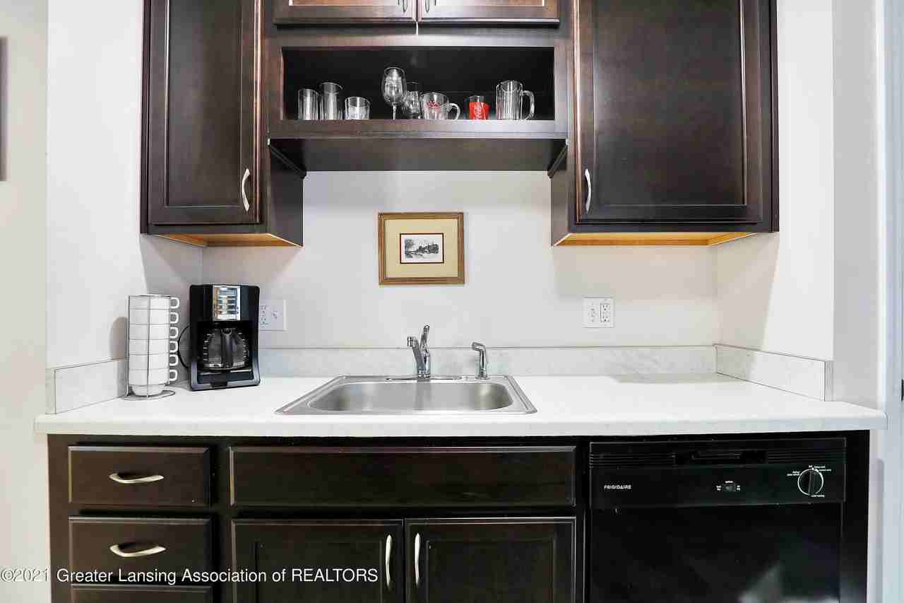 331 West Saginaw Street - Photo 7 of 49