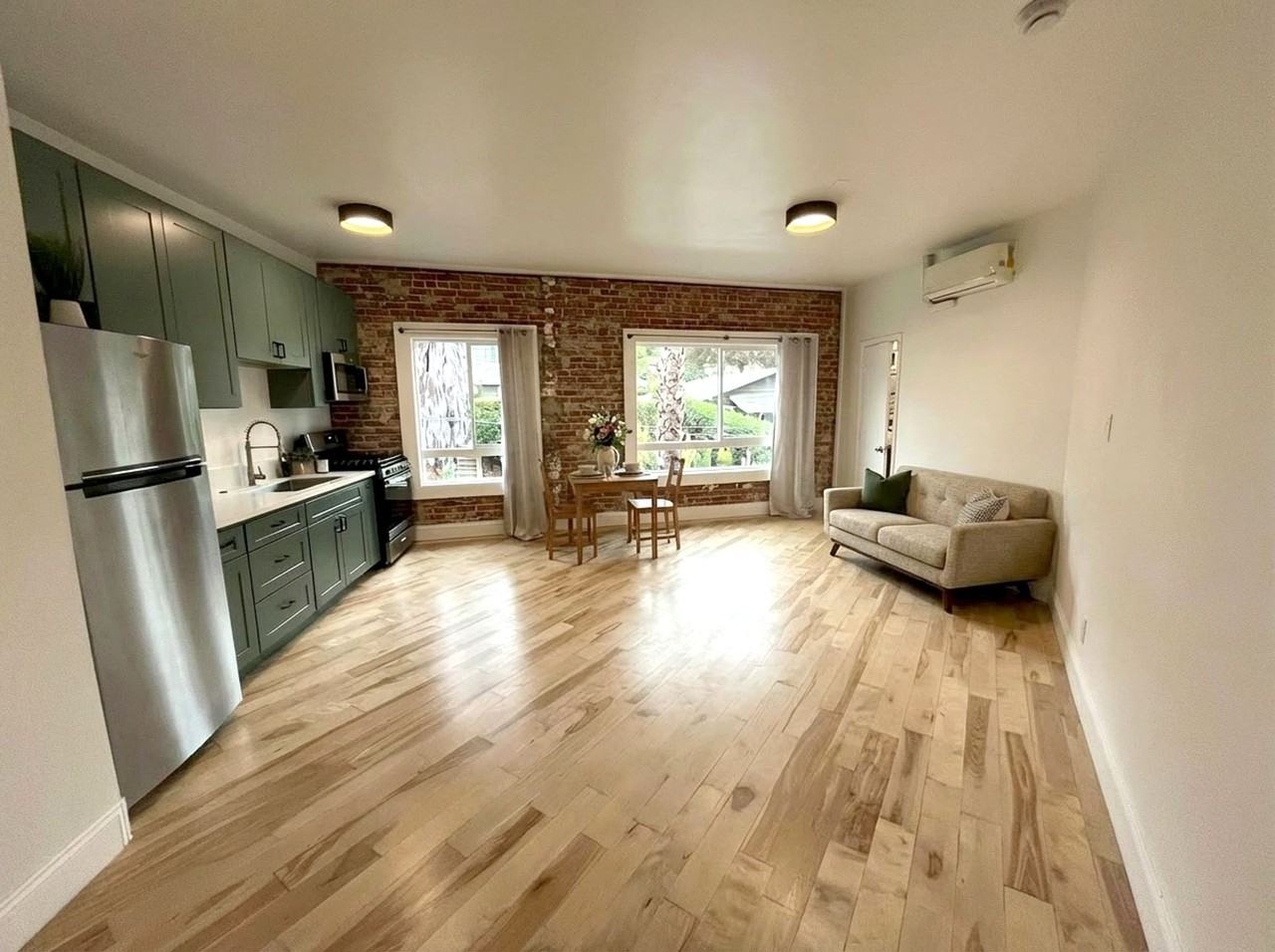 Live in the heart of Silver Lake at 1101 Westerly Terrace - Photo 4 of 34