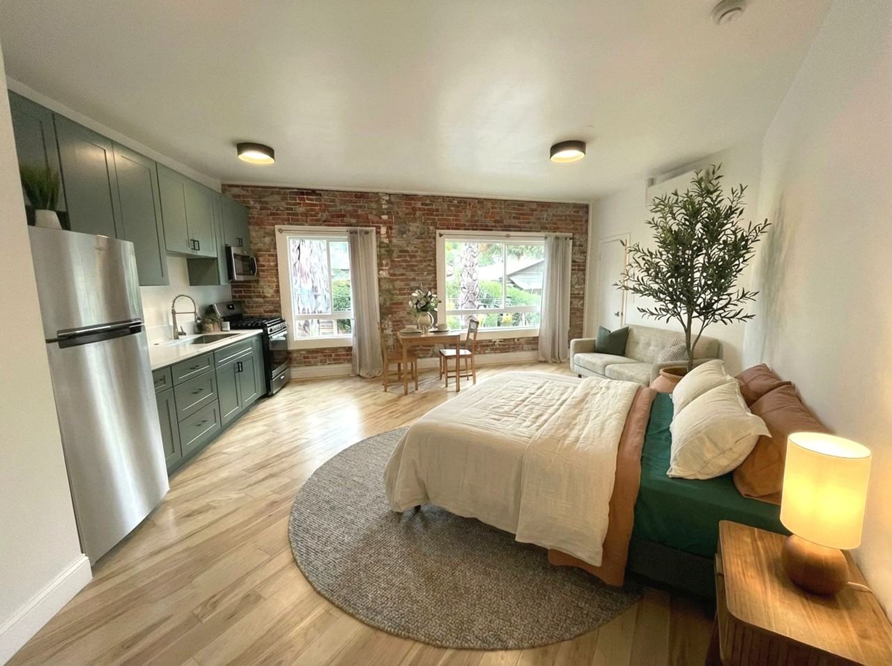 Live in the heart of Silver Lake at 1101 Westerly Terrace - Photo 5 of 34