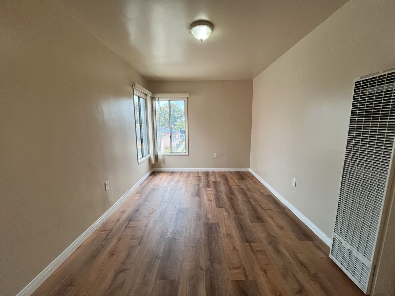 1135 W 90th St - Photo 4 of 5