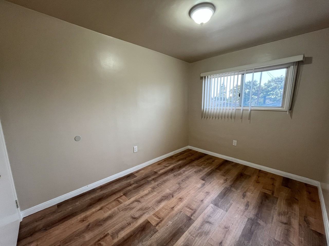 1135 W 90th St - Photo 5 of 5