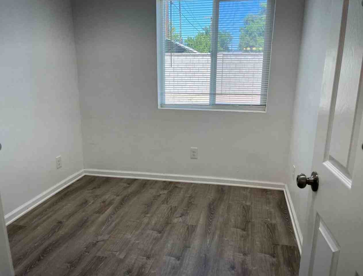 3448 Russell Street - Photo 5 of 8