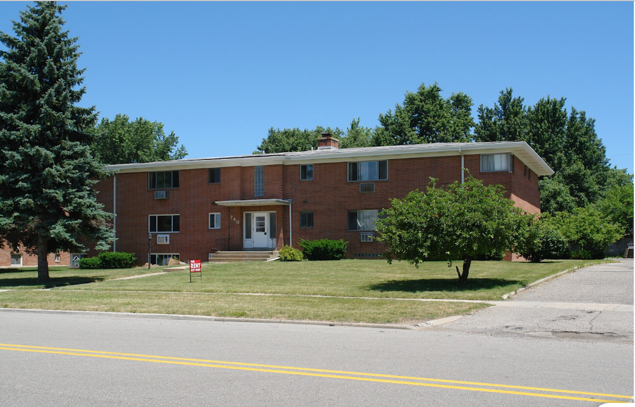 740 Edgemont Blvd Lansing, MI 48917 - Photo 2 of 3