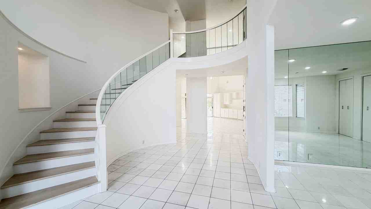 4601 Country Club Vw - Photo 2 of 31