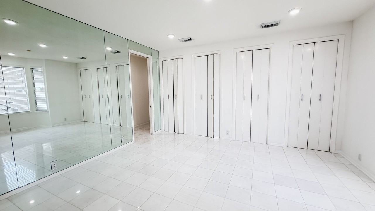 4601 Country Club Vw - Photo 3 of 31