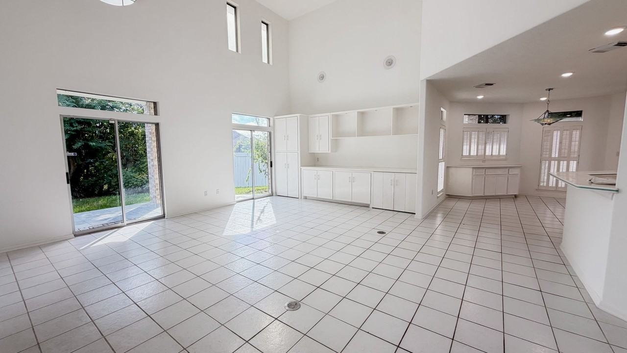 4601 Country Club Vw - Photo 4 of 31