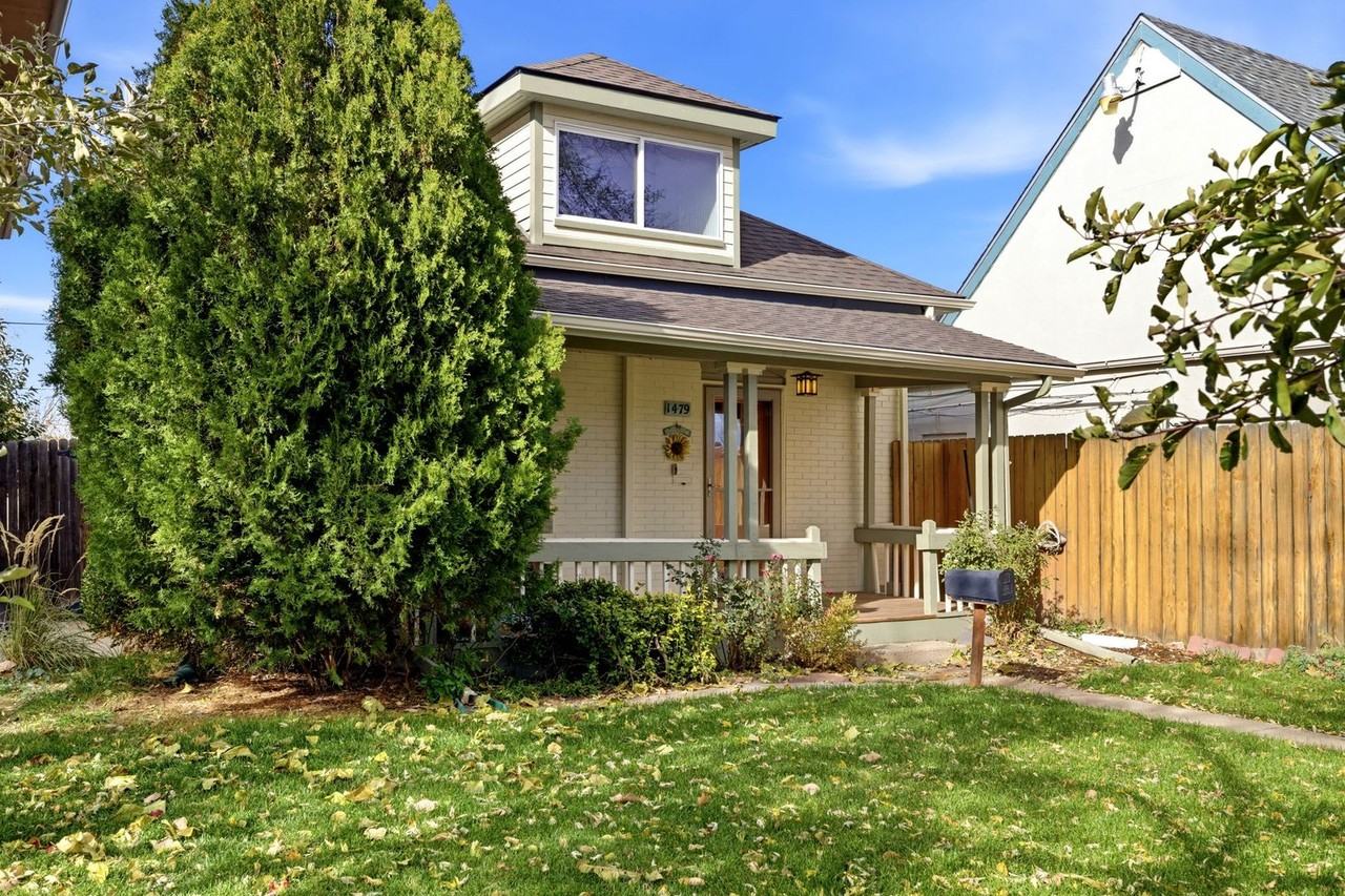 1479 Ivanhoe St - Photo 3 of 28